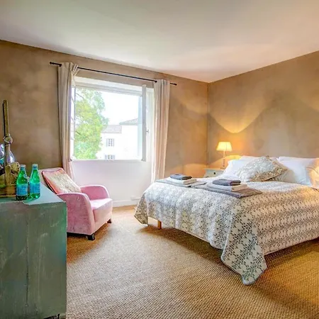 Larroque-sur-l'osse Sleeps 14 Pool Wifi Villa