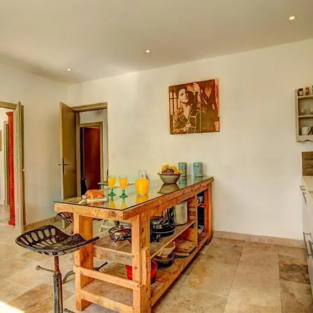 Villa Larroque-sur-l'osse Sleeps 14 Pool Wifi