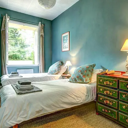 Larroque-sur-l'osse Sleeps 14 Pool Wifi