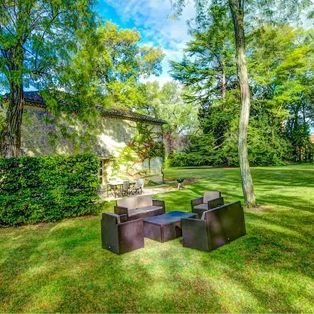 Larroque-sur-l'osse Sleeps 14 Pool Wifi