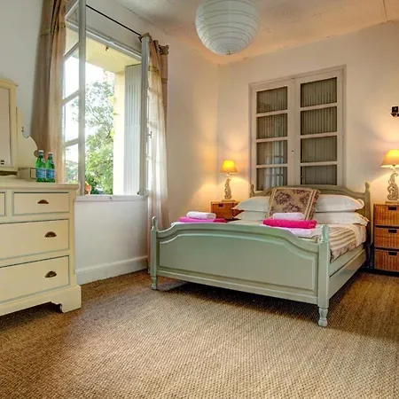 Larroque-sur-l'osse Sleeps 14 Pool Wifi Villa Larroque-sur-l'Osse