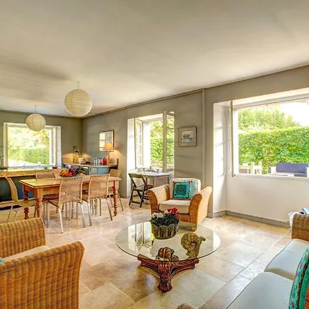 Larroque-sur-l'osse Sleeps 14 Pool Wifi Villa *