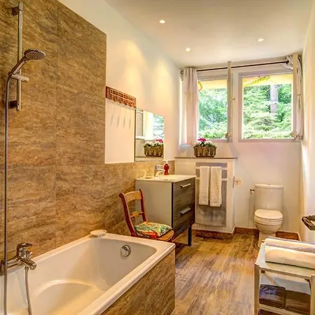 Larroque-sur-l'osse Sleeps 14 Pool Wifi *