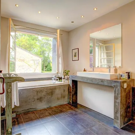 Larroque-sur-l'osse Sleeps 14 Pool Wifi * Larroque-sur-l'Osse