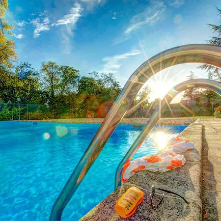 Villa Larroque-sur-l'osse Sleeps 14 Pool Wifi