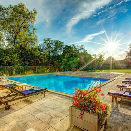 Larroque-sur-l'osse Sleeps 14 Pool Wifi * Larroque-sur-l'Osse